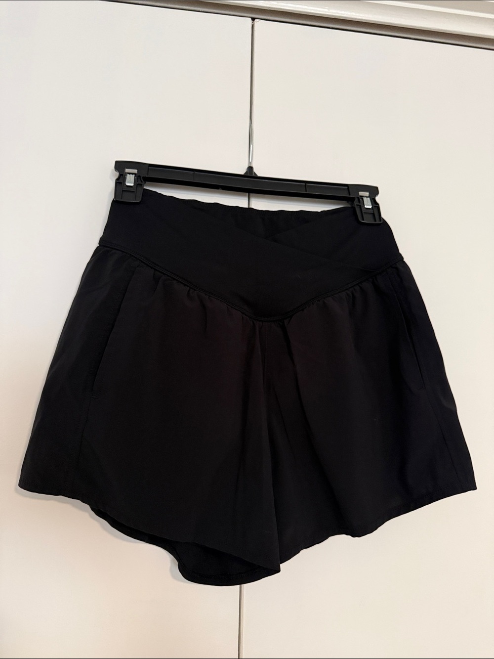HALARA Black High-Waist Athletic Shorts with Crossover Waistband and Pockets